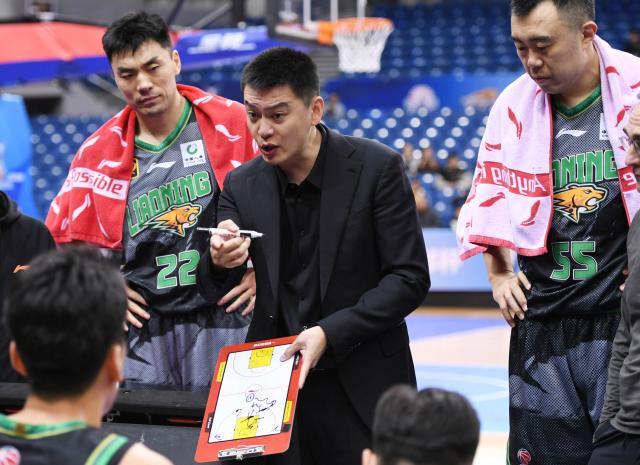 开云App-大外不到位卫冕冠军内线吃紧！张镇麟归来火线驰援